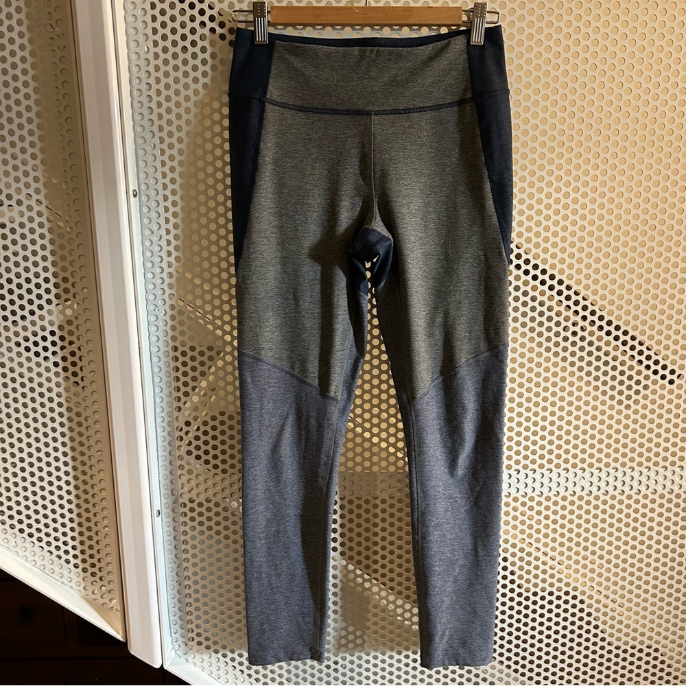 Outdoor Voices Leggings Size Medium in Grey/Blue Tri-tone GUC